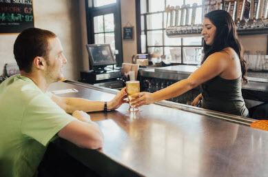 Consejos para tener citas con camareras